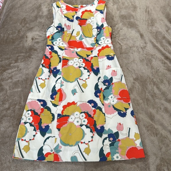Boden Mod Pocket Floral Patterned Shift Dress - Picture 6 of 10